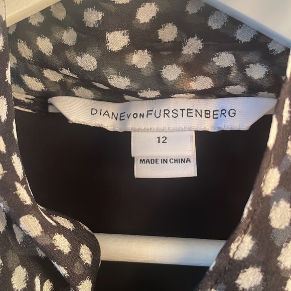 Diane Von Furstenberg. Size 12. - Picture 2 of 6
